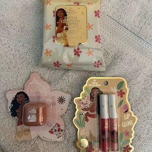 Moana Lip Gloss & Lip Mask Set - Pink/Red with face wipes